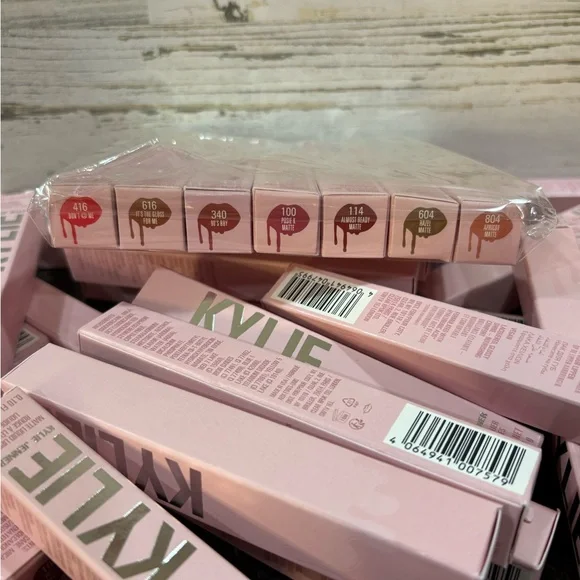 Kylie Jenner Bundle of 7 Liquid Lipstick NIB assorted colors Full Size